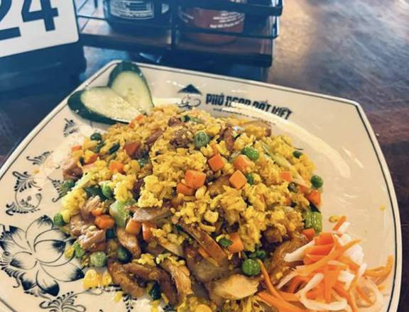 28. Cơm Chiên Gà Nướng / Grilled Chicken Fried Rice