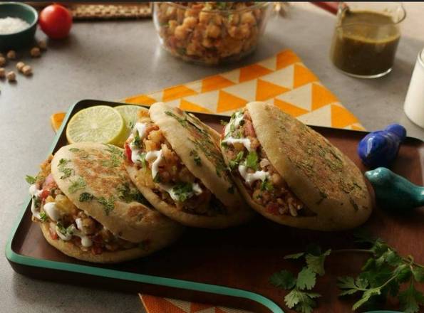 Stuffed Chole Kulche
