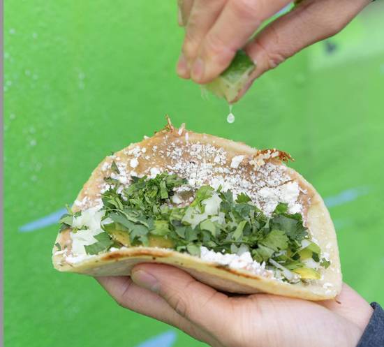 Taco queso fresco y aguacate / Fresh cheese & avocado