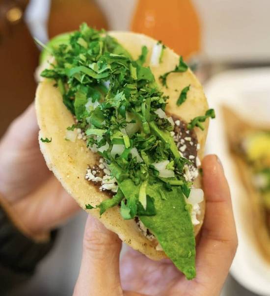 Quesadilla queso fresco y aguacate/ Fresh cheese with avocado
