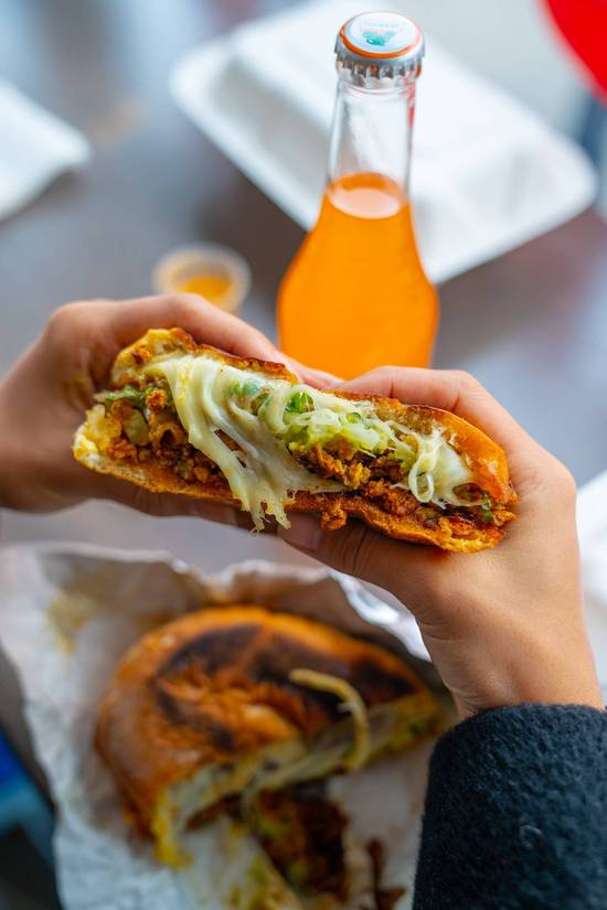 Torta birria / Stewed beef