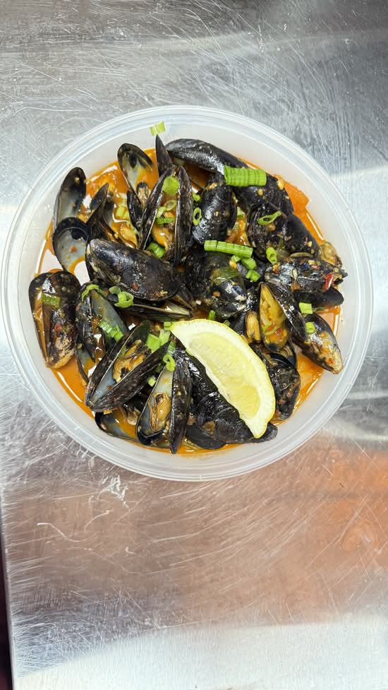 Spicy Garlic Mussels