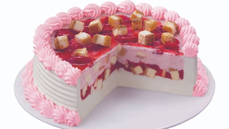 Gâteau Blizzard Fromage et Fraises/ Strawberry cheesecake Blizzard cake (Décoration peut varier/decoration may vary)