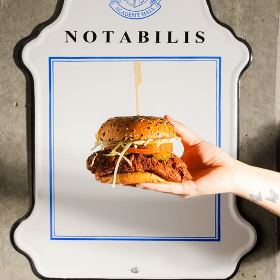 Burger de poulet croustillant / Crispy Chicken Burger