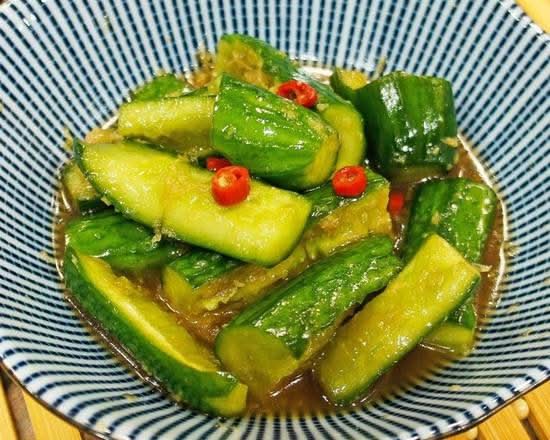 22. Salade de concombre mariné / Pickled Cucumber Salad