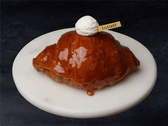 Crème Brûlée Forest Croissant