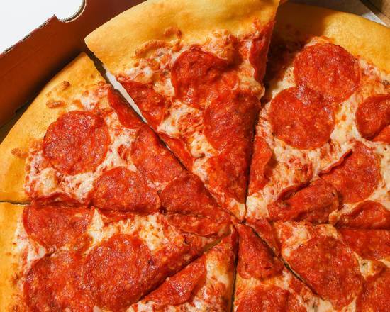 Pepperoni and Cheese Pizza / Pizza au pepperoni et fromage