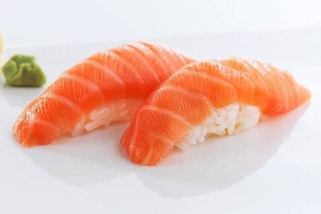 0107.Salmon (Sake) Sushi (2 pcs)