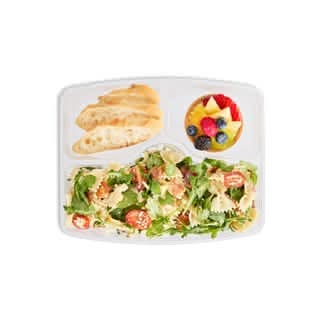 Salade de farfalles au prosciutto, à la roquette et au parmesan en coffret-repas / Farfalle Pasta Salad with Prosciutto Arugula and Parmesan in a Meal Box