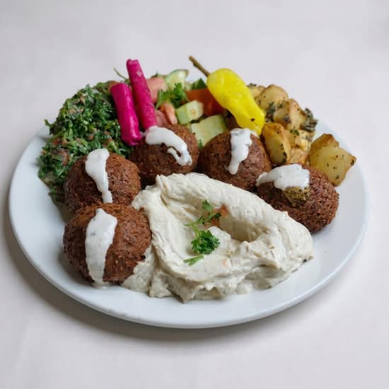Falafel Plate / / Assiette Falafel
