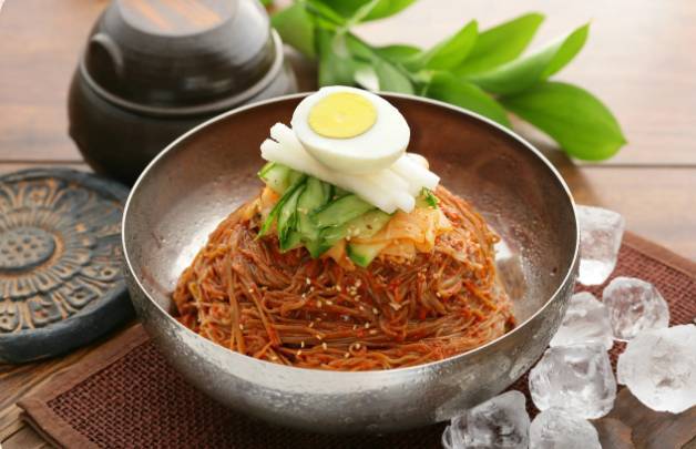 비빔냉면 Bibim Naengmyeon