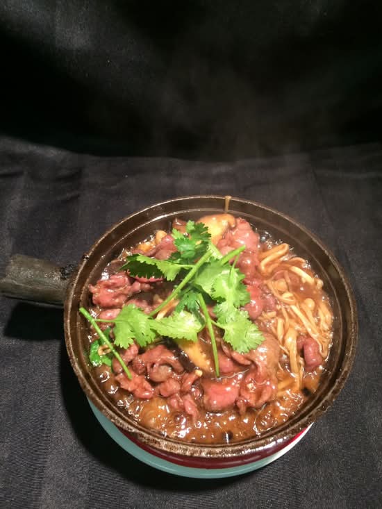 195. Jarret de Bœuf Braisé avec Champignon Enoki / Beef Shank Braised with Enoki Mushroom 沙爹金菇牛蹍煲