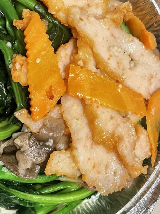 223. Pâte de Crevettes Sautées avec Brocoli Chinois / Shrimp Cake Stir-Fried with Chinese Broccoli 唐蘭炒蝦餅