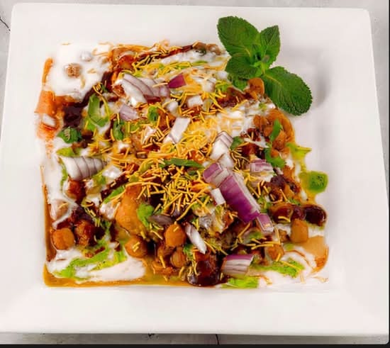Dilli Wala Special Samosa Chana Chaat