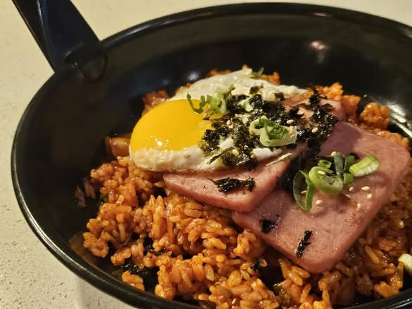 스팸 김치볶음밥 | Spam Kimchi Fried Rice🌶️