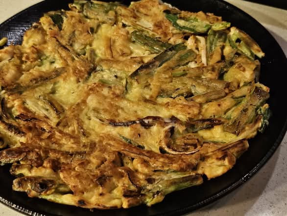 해물파전 | Seafood & Scallion Pancake (Pajeon)