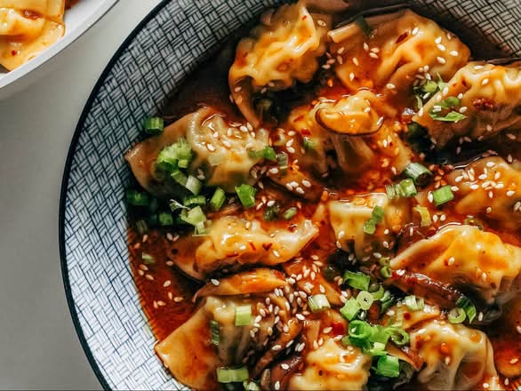 Chilly Garlic Chicken momos