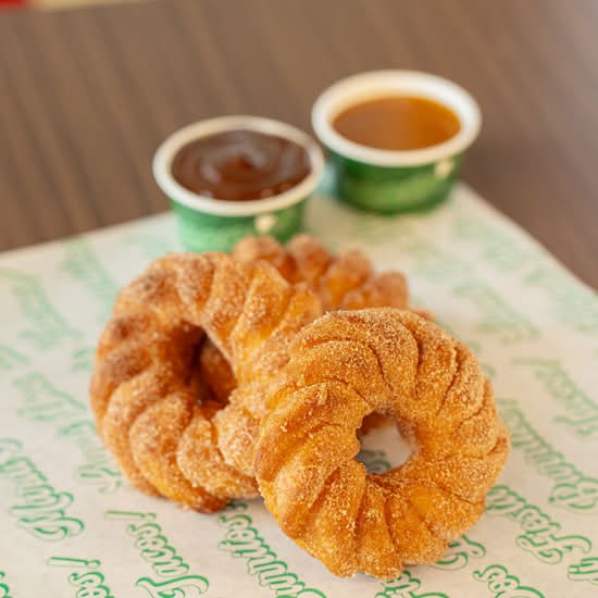 Beigne churros Chocolat / Chocolate churro doughnut