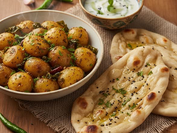 Methi Aloo (16 oz) + 2 Naan