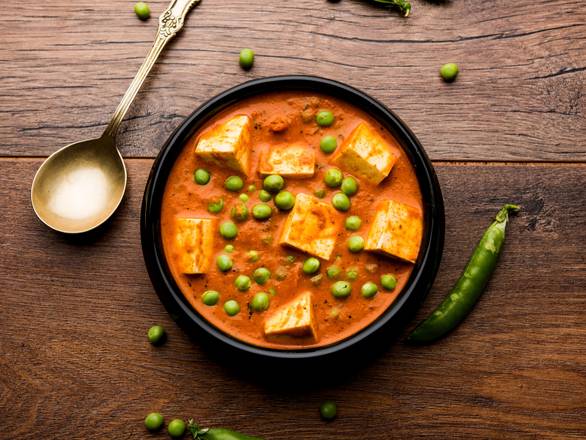 Matar Paneer (16 oz) + 2 Naan