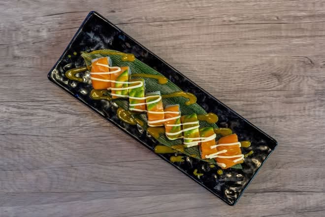 Tropical Roll (8 pieces)