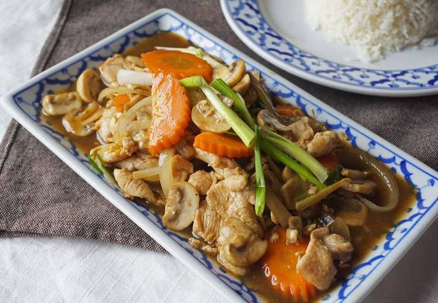 26. Pad Khing