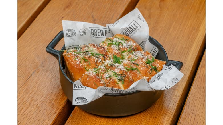 Pull-Apart Garlic Cheese Buns