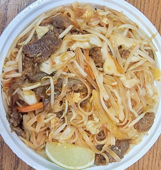 H22.  Beef Pad Thai 🌶