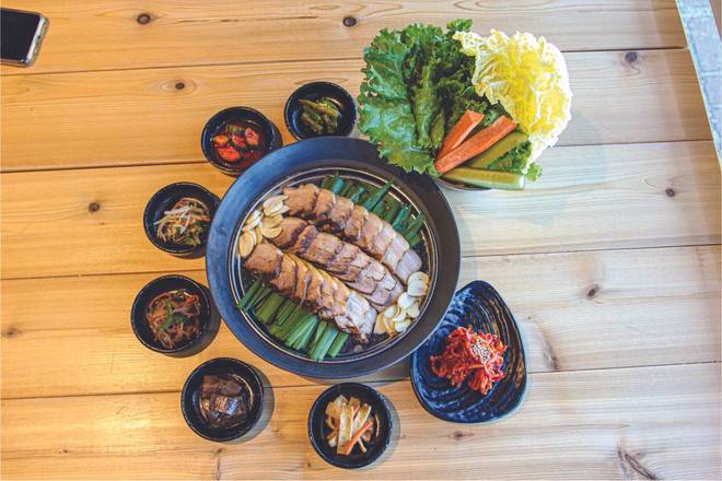 Bossam (Steam-Cooked Pork)