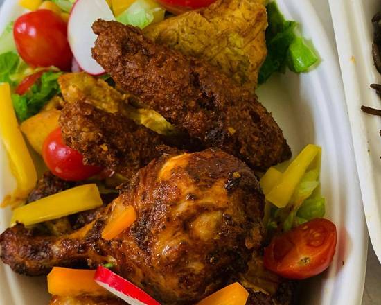 Plat de Poulet boucané. Format régulier.