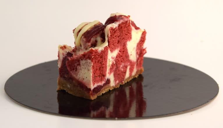 RASPBERRY GREEK YOGURT CHEESECAKE