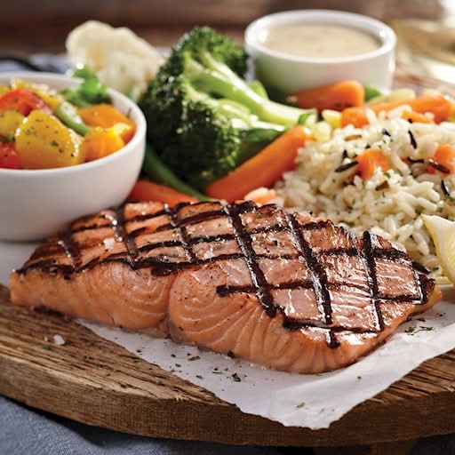 Saumon de l'Atlantique grillé / Grilled Atlantic Salmon