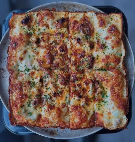 Cheesy Garlic Fingers-DETROIT
