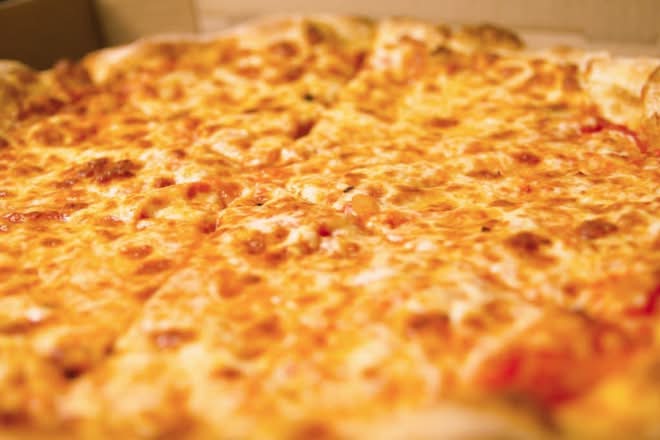 Pizza au Fromage / Cheese Pizza