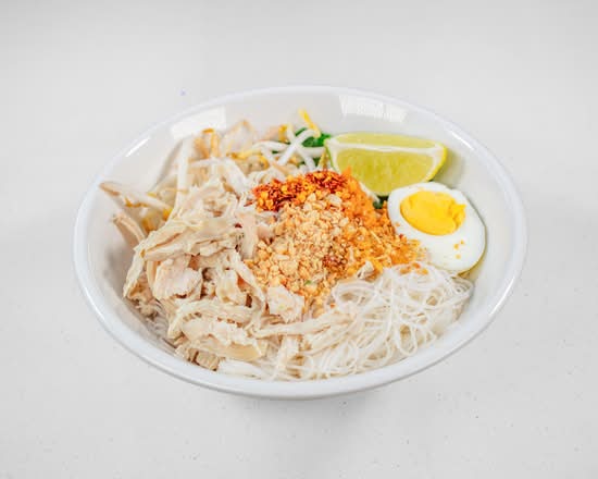 C1. Teow Tom Yum Pulled Chicken