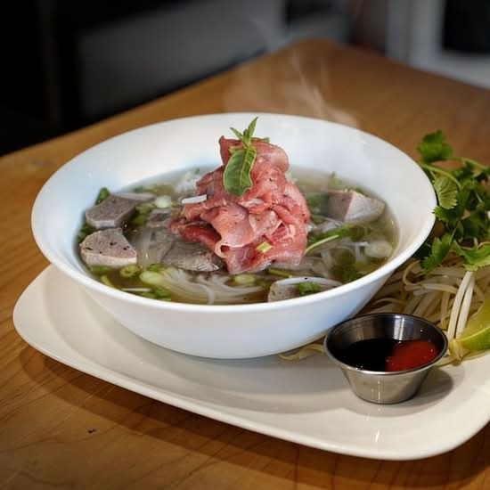 Rare Beef and Beef Ball Noodle Soup (Large)