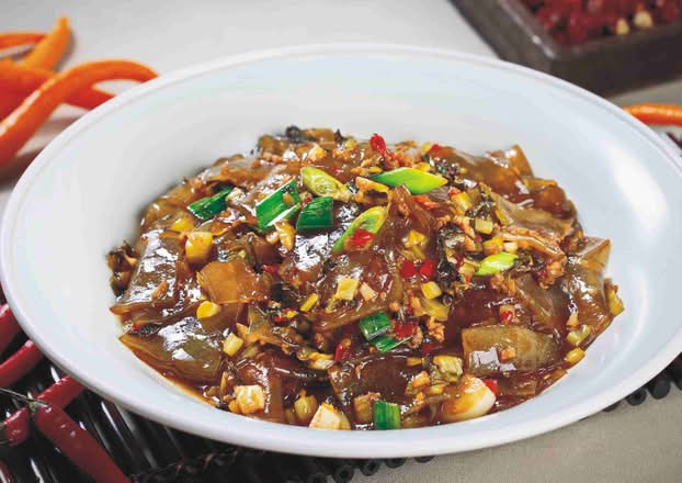 23. Stir-Fried Sweet Potato Noodles with Pickled Vegetables 酸包菜粉皮