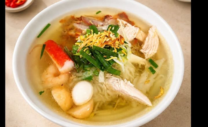 120. Assorted Meat & Seafood Rice/Egg Noodle Soup