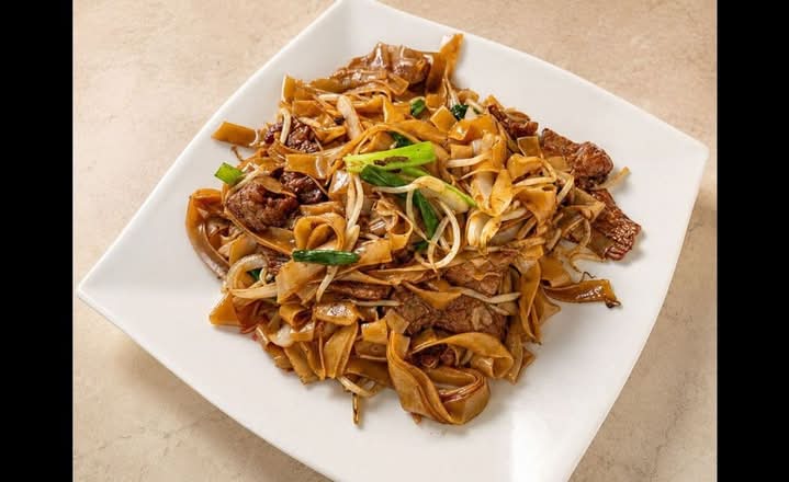 600. Stir Fry Beef on Rice Noodles