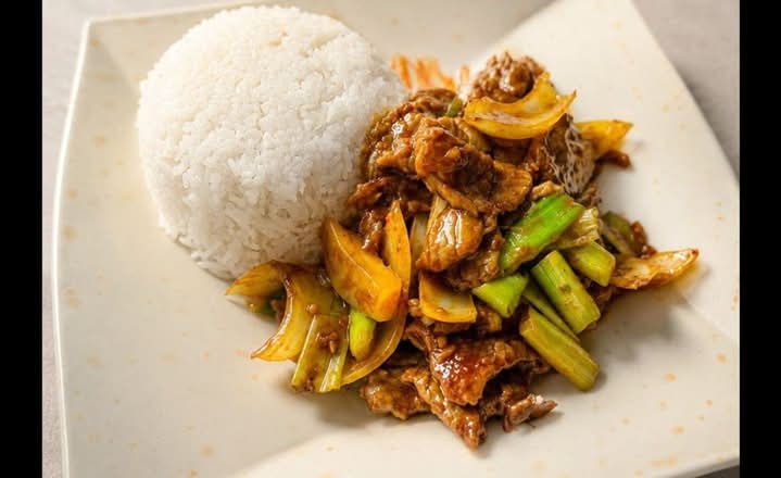 512A. Curry Beef Stir Fry on Rice