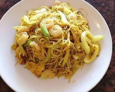 83.Curry Powder Rice Vermicelli (Phom Kari Pad Knanom Jeen)