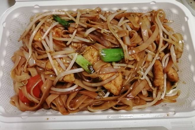 82. Fried Wide Rice Noodles (Pad Si Ew)