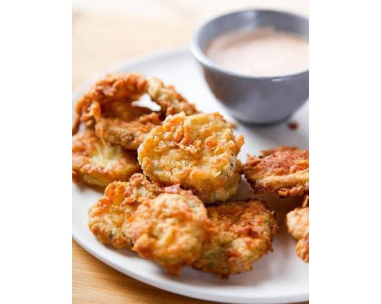 Cornichons à l'aneth frits avec votre choix de trempette 8pcs /Fried dill pickles with your choice of dipping sauce 8pcs