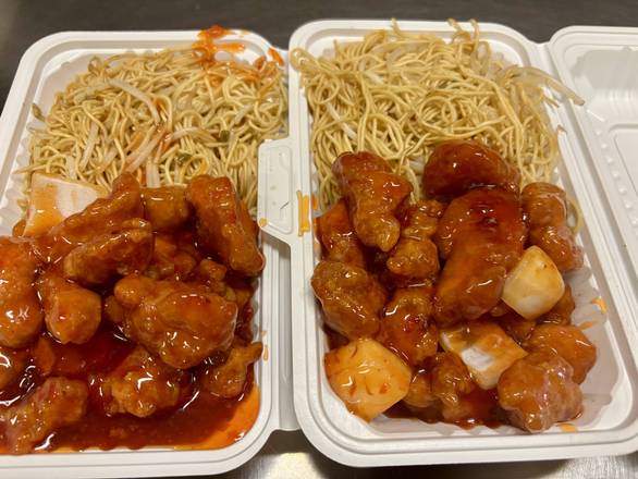 Sweet and sour Chicken with vegetable lo mein noodle ( with spring rolls) 甜酸鸡跟炒面