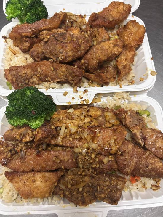Salty peppery pork chop with fried rice , spicy  (with spring rolls) 椒盐猪排饭