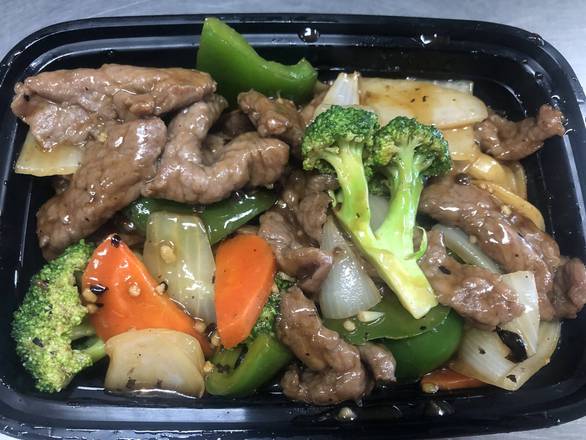 Stir fry Beef & vegetable in black pepper sauce With Steamed rice (NO spring rolls)  黑椒汁牛肉杂菜跟白饭