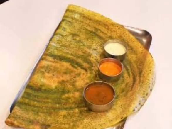Spinach (Palak) paneer Dosa