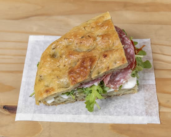 Sandwich Salami et ricotta fouettée