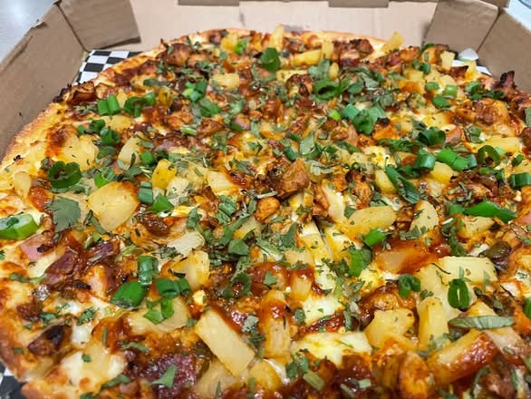 Achari Chicken Pizza Bogo