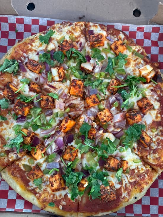 Tandoori Paneer Pizza
